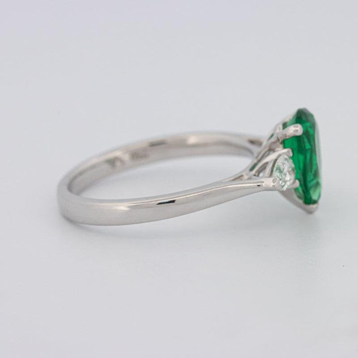 1.10 CT Pearshape Green Emerald Ring - ZIZOV DIAMONDS