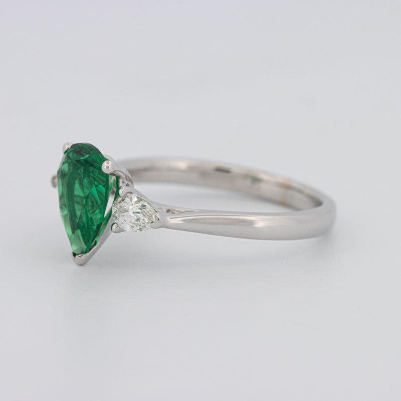 1.10 CT Pearshape Green Emerald Ring - ZIZOV DIAMONDS