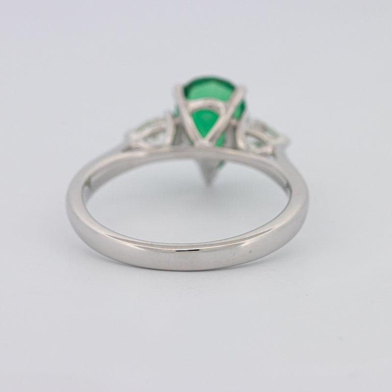 1.10 CT Pearshape Green Emerald Ring - ZIZOV DIAMONDS