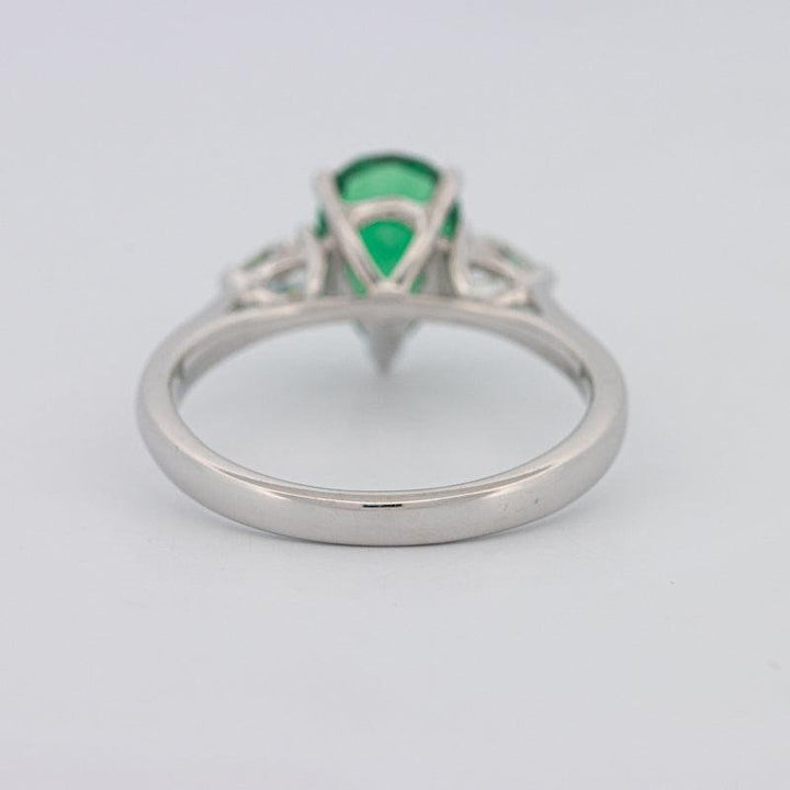 1.10 CT Pearshape Green Emerald Ring - ZIZOV DIAMONDS