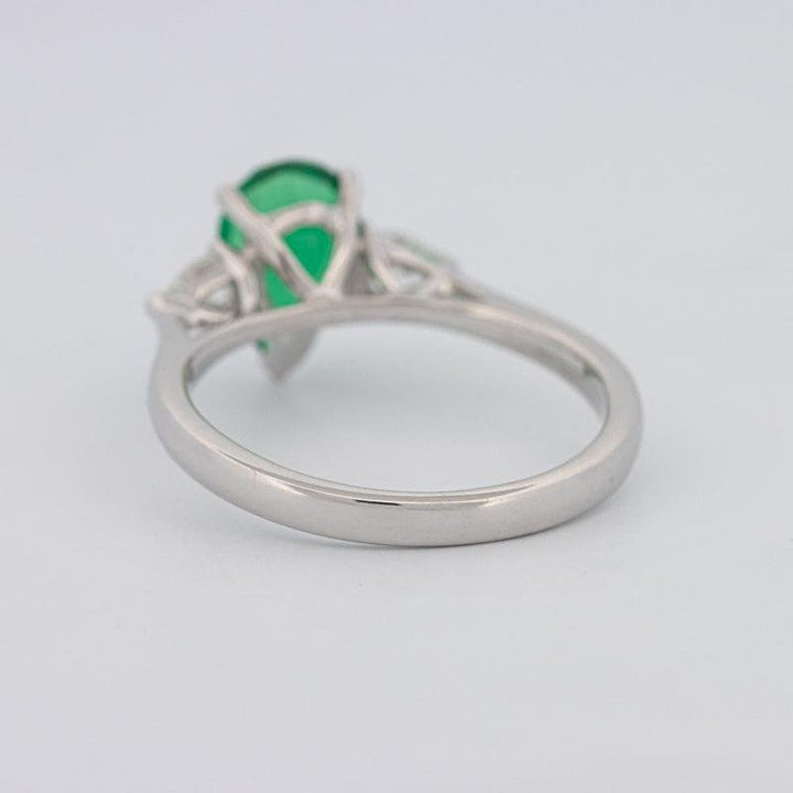 1.10 CT Pearshape Green Emerald Ring - ZIZOV DIAMONDS