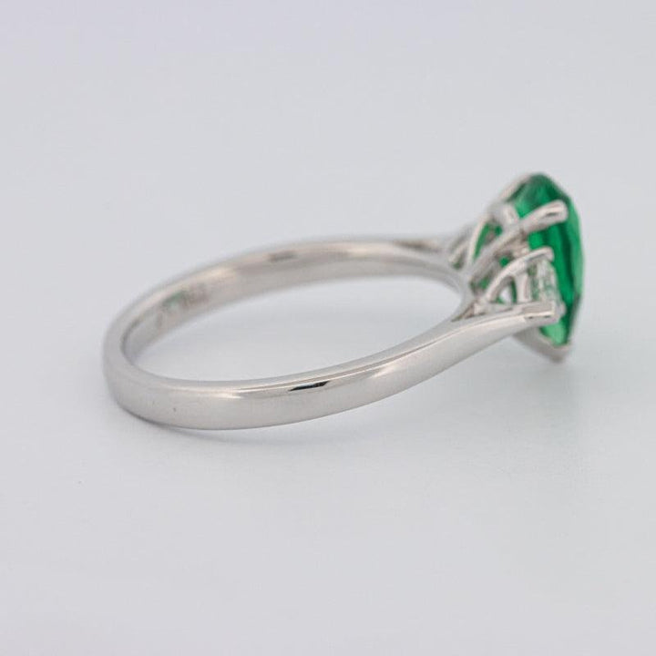 1.10 CT Pearshape Green Emerald Ring - ZIZOV DIAMONDS