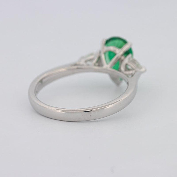 1.10 CT Pearshape Green Emerald Ring - ZIZOV DIAMONDS