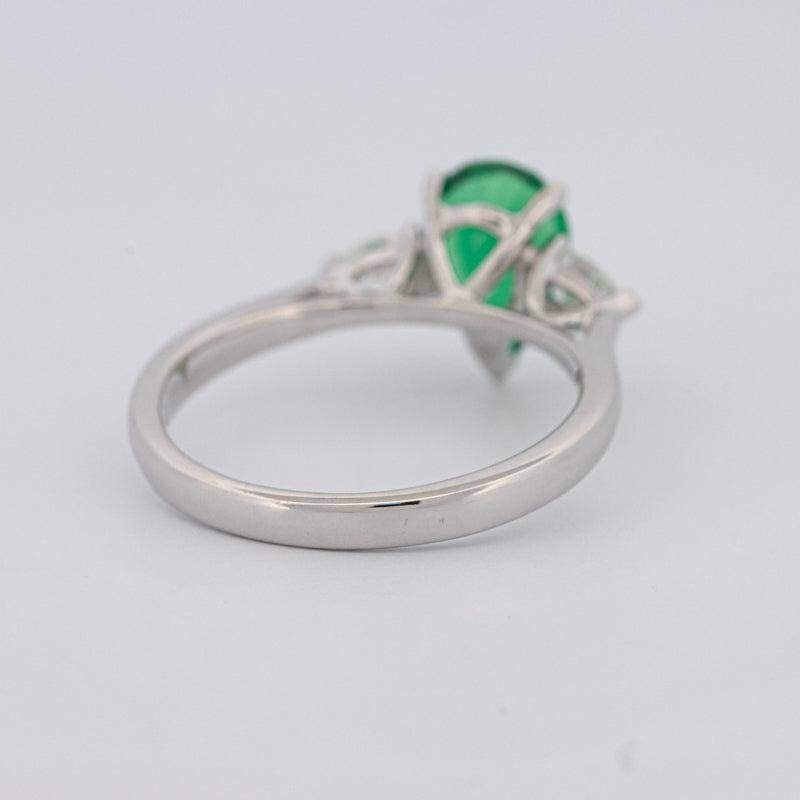 1.10 CT Pearshape Green Emerald Ring - ZIZOV DIAMONDS