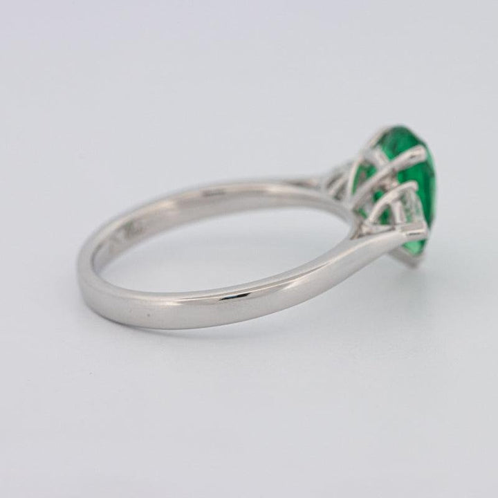 1.10 CT Pearshape Green Emerald Ring - ZIZOV DIAMONDS