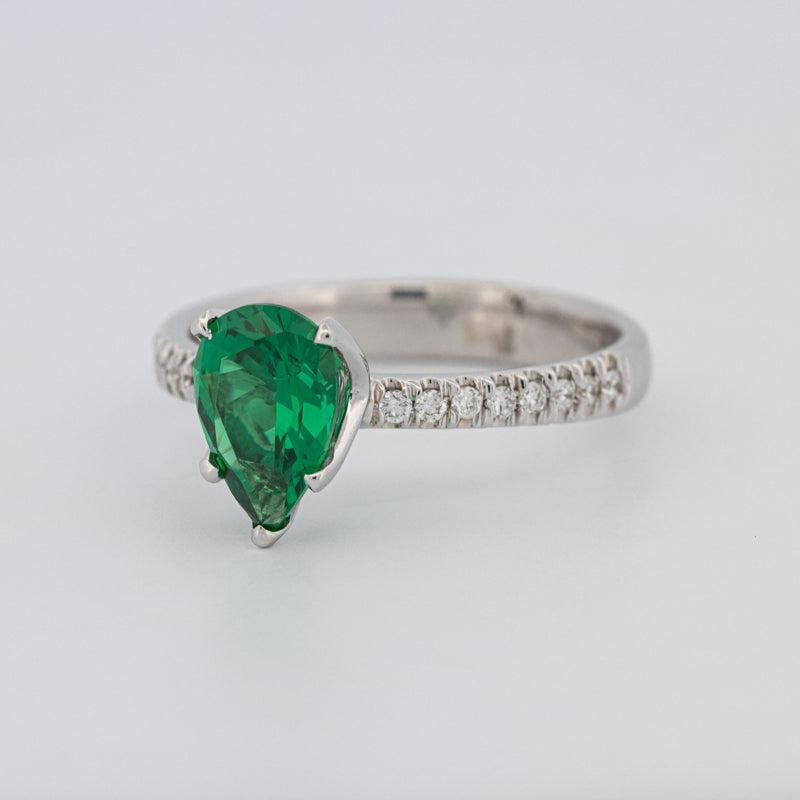 1.20 CT Pearshape Green Emerald Ring - ZIZOV DIAMONDS