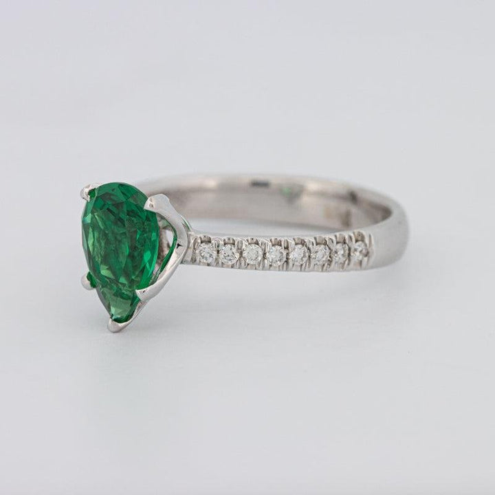 1.20 CT Pearshape Green Emerald Ring - ZIZOV DIAMONDS