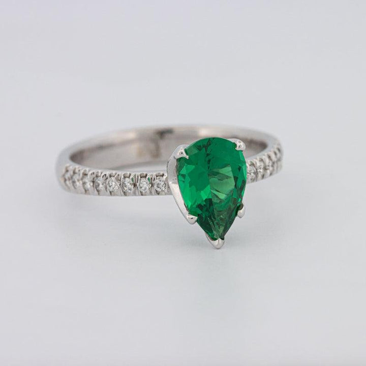 1.20 CT Pearshape Green Emerald Ring - ZIZOV DIAMONDS