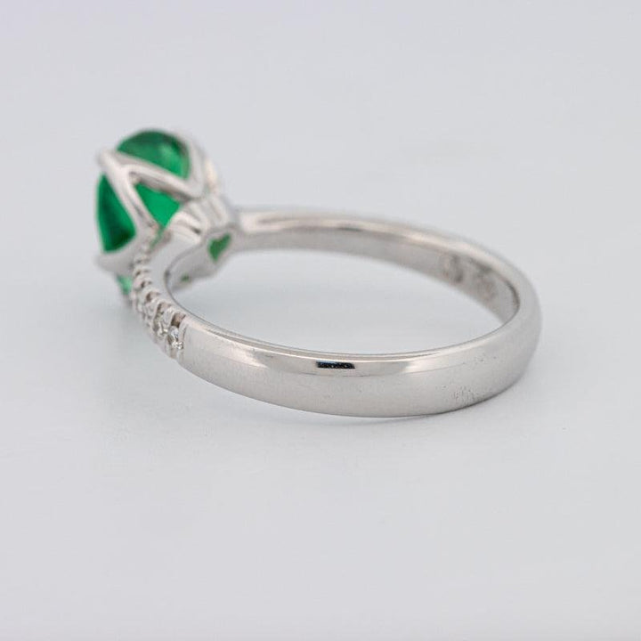 1.20 CT Pearshape Green Emerald Ring - ZIZOV DIAMONDS