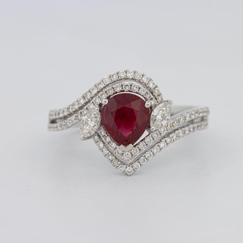 Pierścionek z czerwonym rubinem w kształcie gruszki 1.35 CT