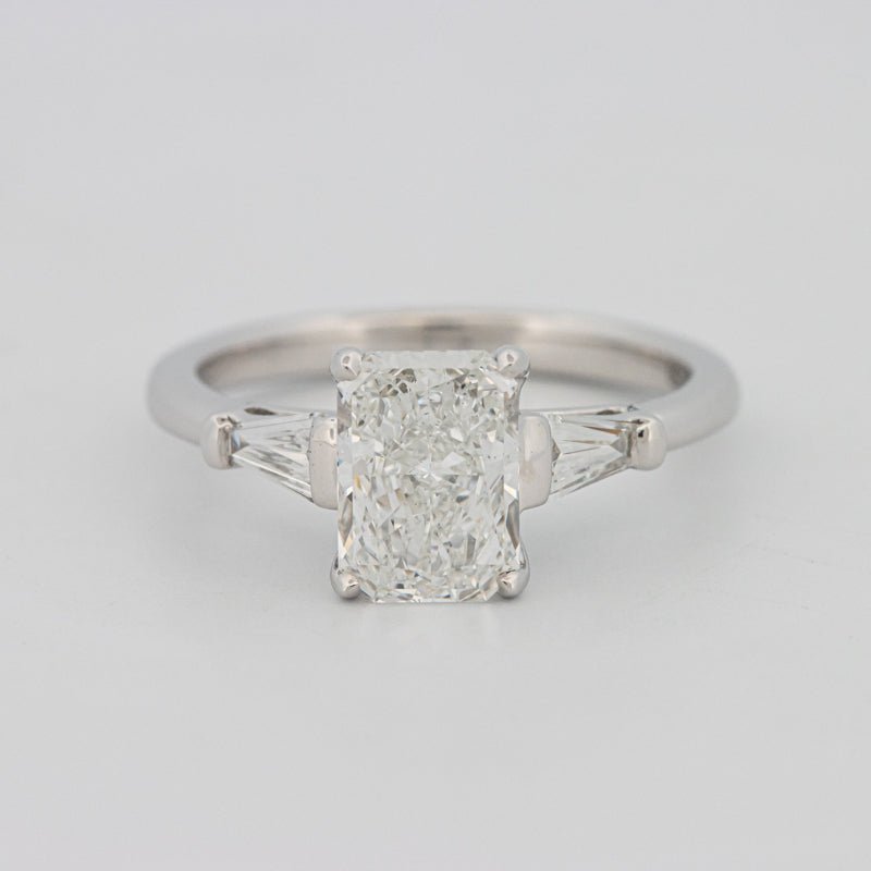 1,50 CT Radiant Cut Trilogy Solitaire (LG)