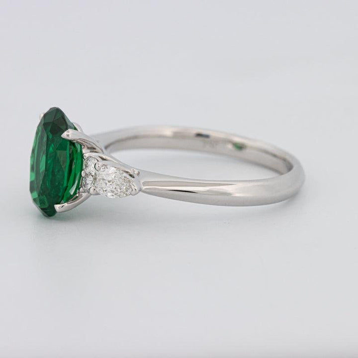 2 CT Oval Green Emerald Ring - ZIZOV DIAMONDS