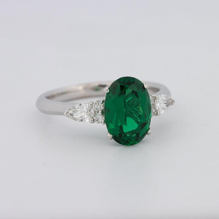 2 CT Oval Green Emerald Ring - ZIZOV DIAMONDS