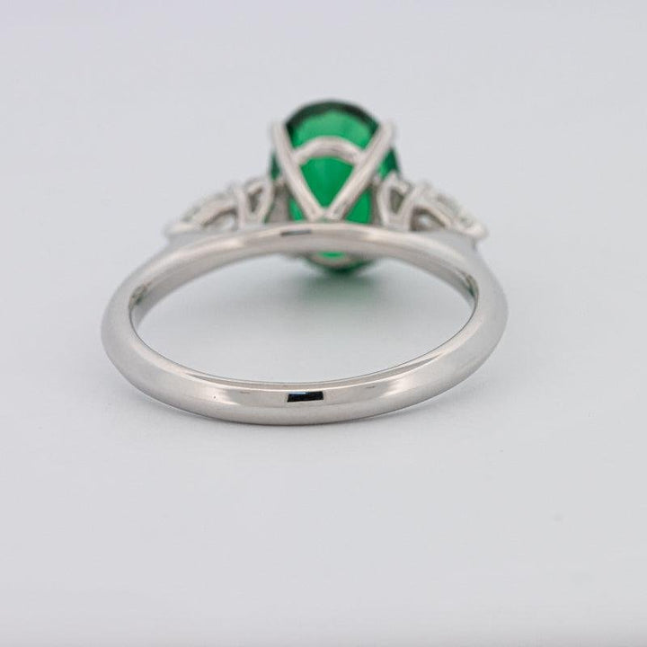 2 CT Oval Green Emerald Ring - ZIZOV DIAMONDS