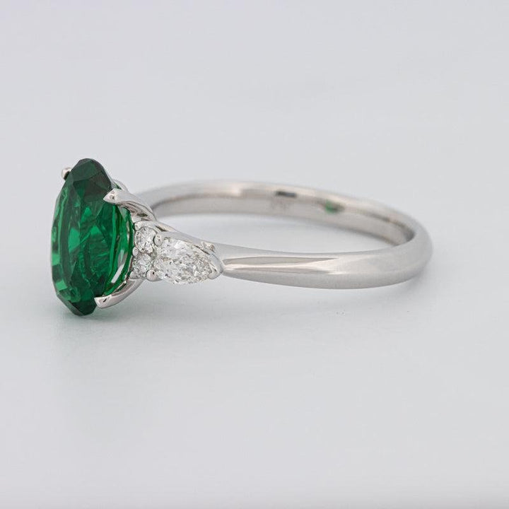 2 CT Oval Green Emerald Ring - ZIZOV DIAMONDS