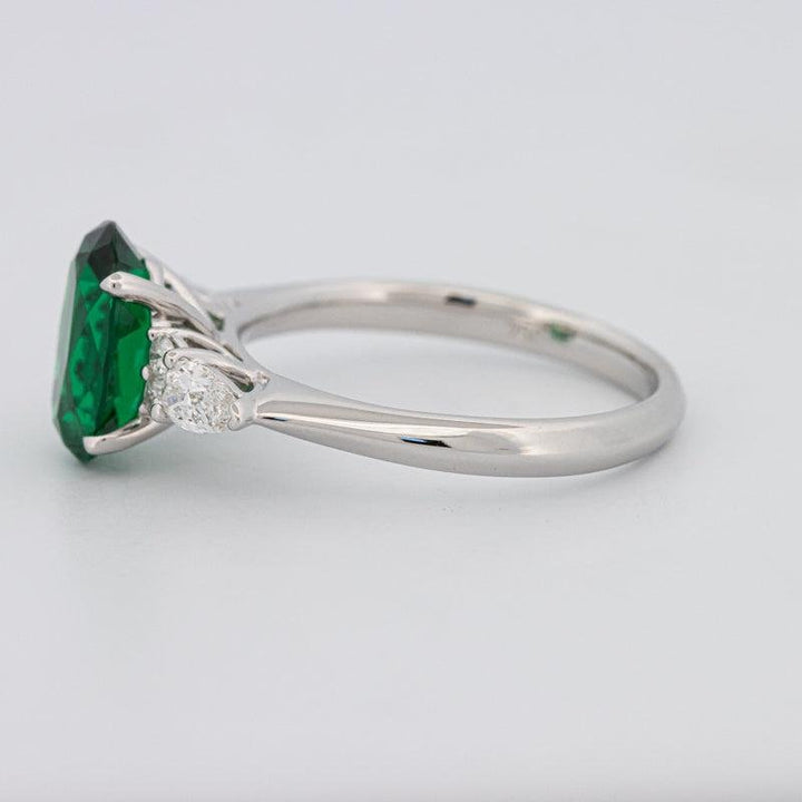 2 CT Oval Green Emerald Ring - ZIZOV DIAMONDS