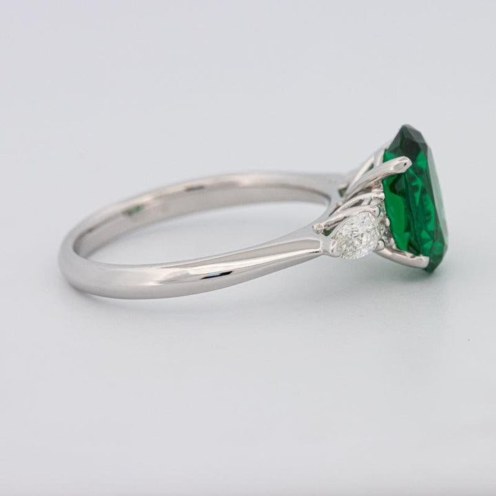 2 CT Oval Green Emerald Ring - ZIZOV DIAMONDS