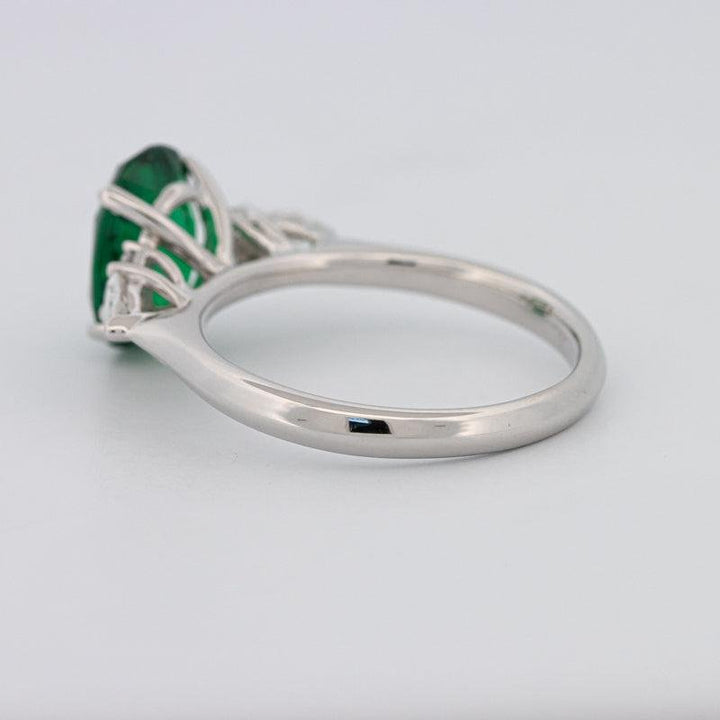 2 CT Oval Green Emerald Ring - ZIZOV DIAMONDS