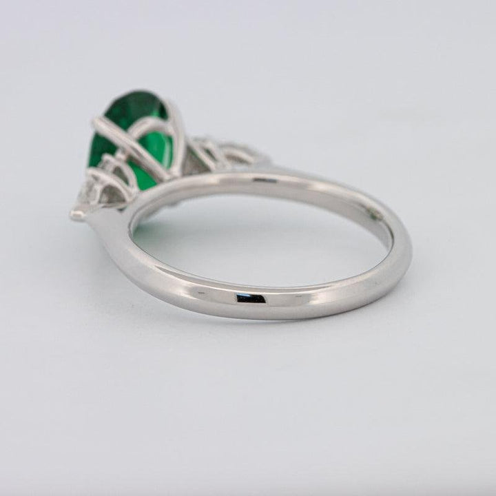 2 CT Oval Green Emerald Ring - ZIZOV DIAMONDS
