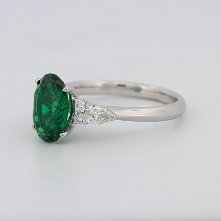2 CT Oval Green Emerald Ring - ZIZOV DIAMONDS