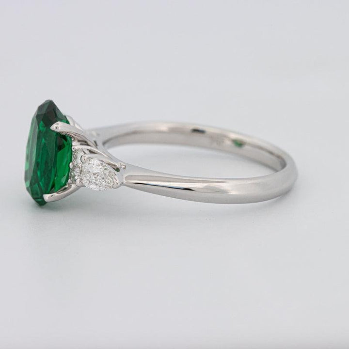 2 CT Oval Green Emerald Ring - ZIZOV DIAMONDS