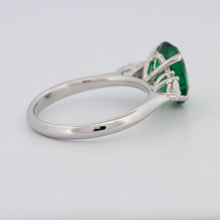 2 CT Oval Green Emerald Ring - ZIZOV DIAMONDS