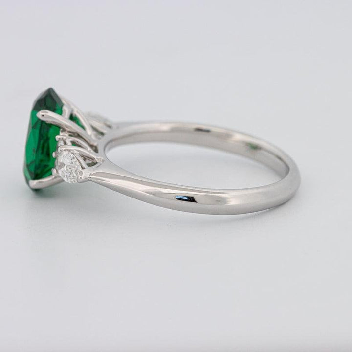 2 CT Oval Green Emerald Ring - ZIZOV DIAMONDS