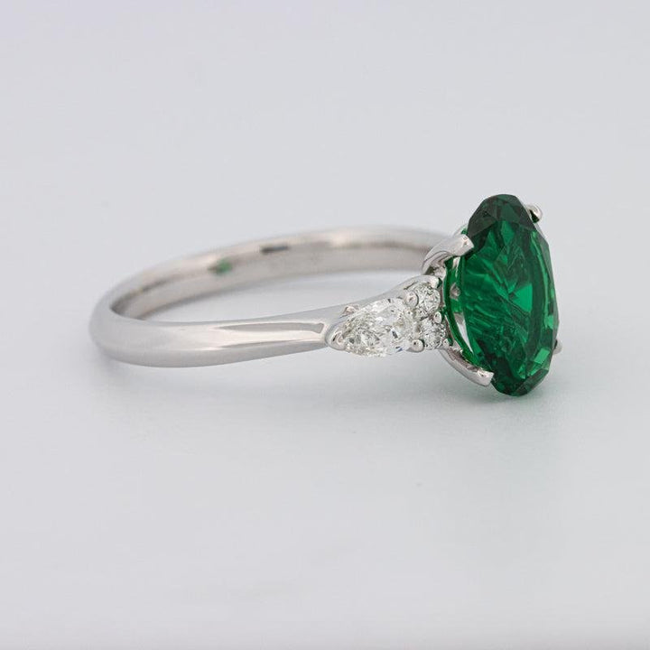 2 CT Oval Green Emerald Ring - ZIZOV DIAMONDS