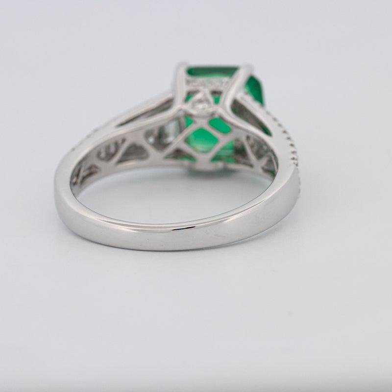 2 CT Square Radiant Green Emerald with Baguettes - ZIZOV DIAMONDS