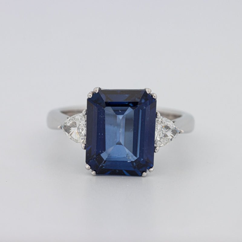 5,88 CT Emerald Cut Blue Sapphire Trilogy Ring (LG)