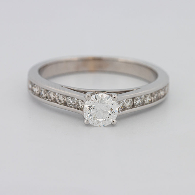 Classic Round Solitaire Row Ring