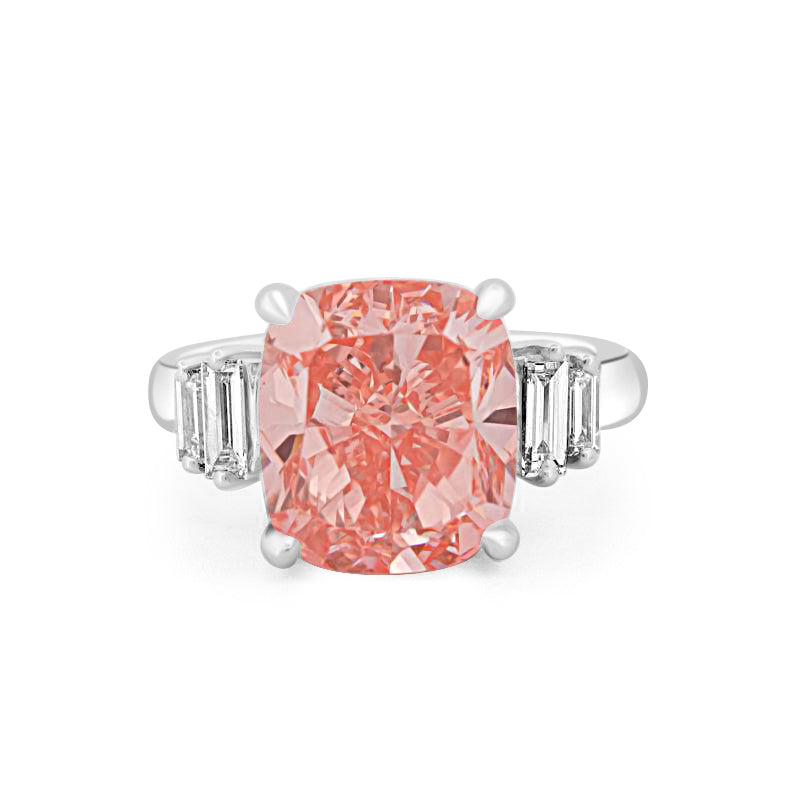 Ring mit rosafarbenem Diamant im Kissenschliff