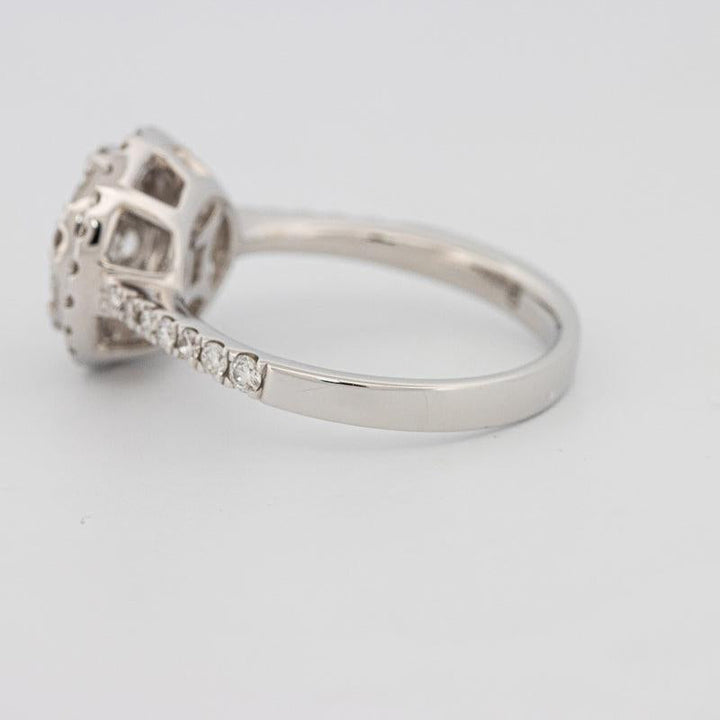Invisible round halo diamond ring