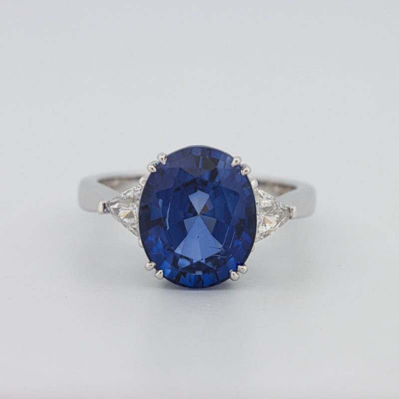 Ovaler blauer Saphir-Trilogie-Ring