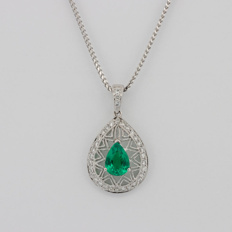 Pear-shape Green Emerald Pendant
