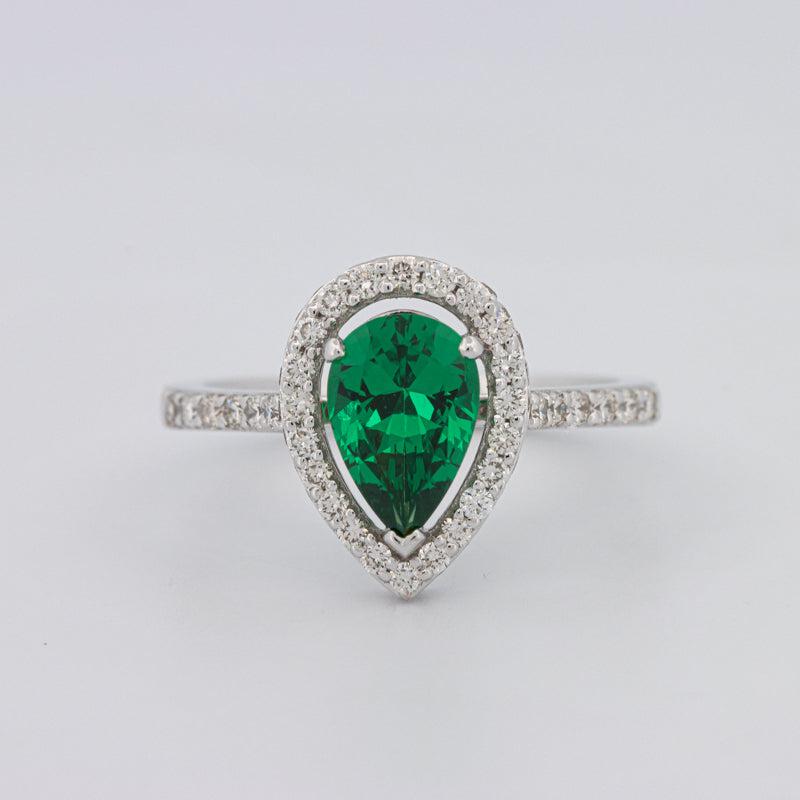 Peervormige Halo groene smaragd ring