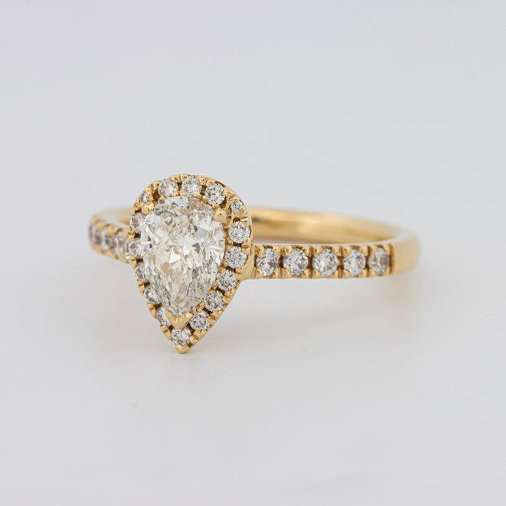 Pearshape Halo Solitaire