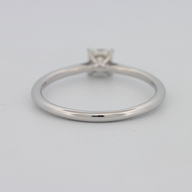 Klassieke vierkante stralende Solitaire-ring