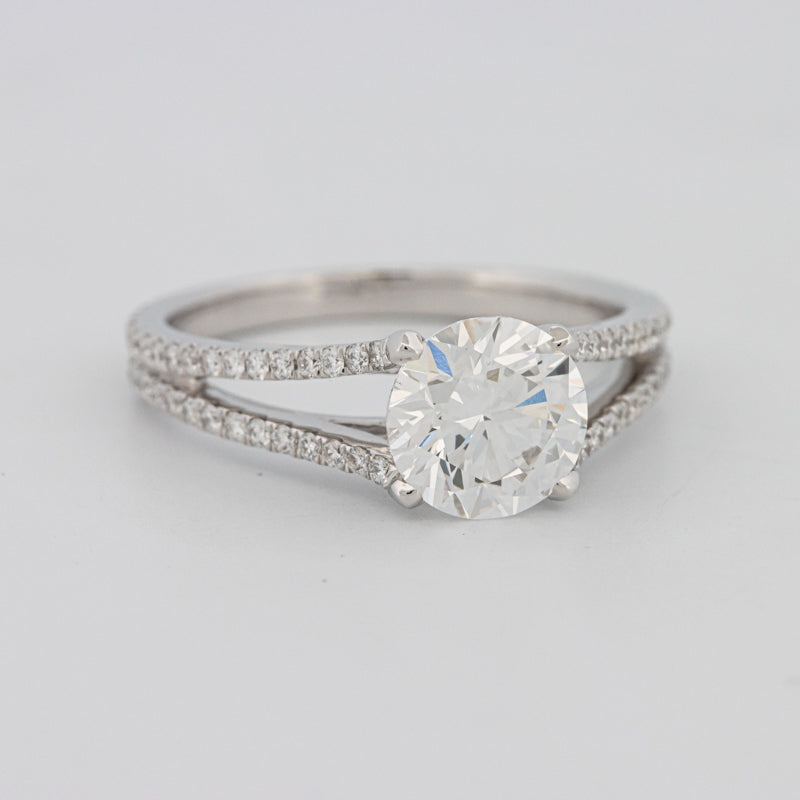 Round Split Band with Pavé Solitaire (LG)