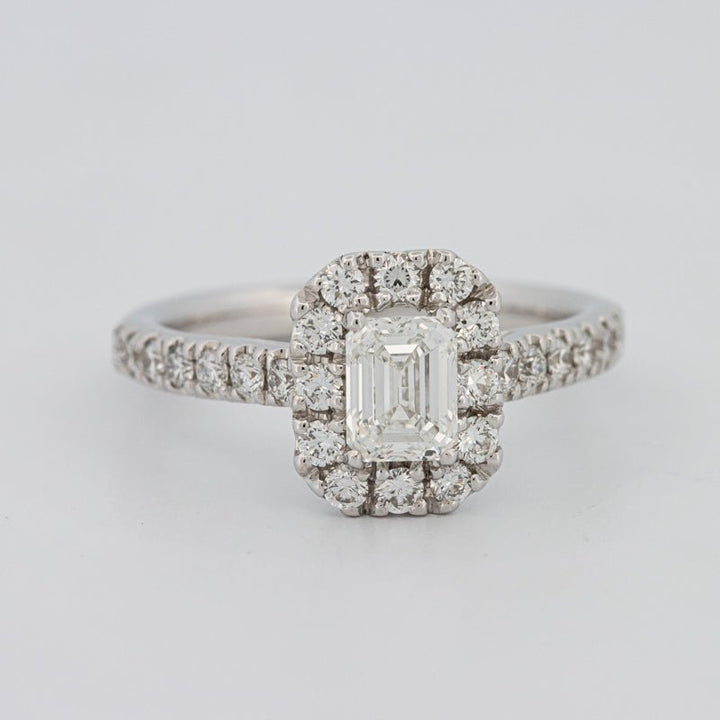 "Manal" Halo Solitaire - ZIZOV DIAMONDS