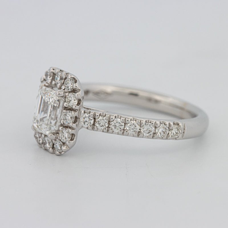 "Manal" Halo Solitaire - ZIZOV DIAMONDS