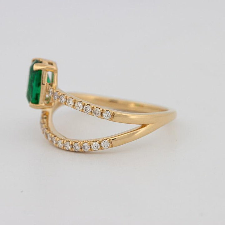 Twisted gem ring (emerald) - ZIZOV DIAMONDS
