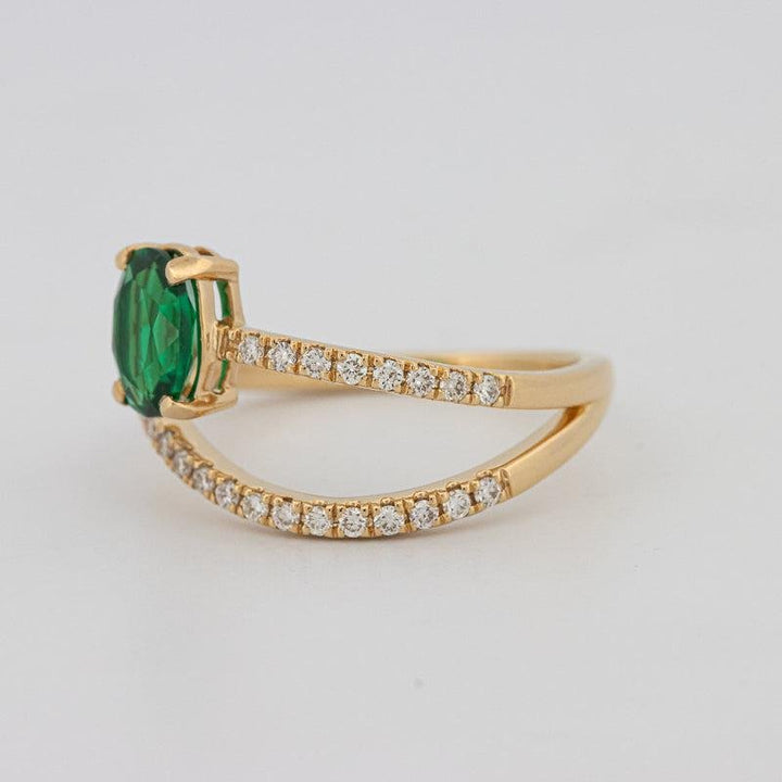 Twisted gem ring (emerald) - ZIZOV DIAMONDS